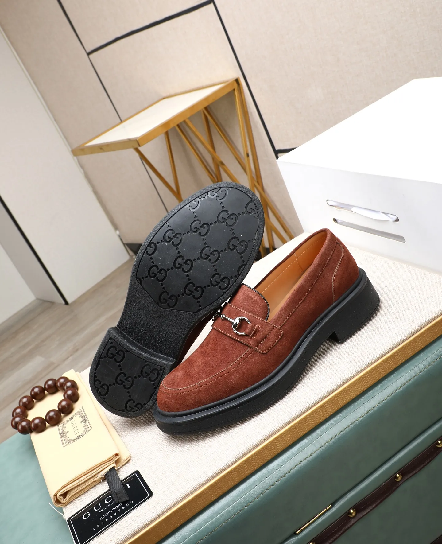 Men's shoes 💰520 (high-end, all cowhide) GUCCI high-end formal leather shoes, original imported fabrics from Italy, cowhide lining, original hardware. I believe you will be struck by it from the first moment you see it. The avant-garde atmosphere can no longer fully interpret its elegance. AAA grade rubber outsole, super comfortable. The original counter last guarantees its original version and quality. The simple upper ensures its comfort and breathability. A pair of truly good shoes has its own unique soul, famous quality, regular size 38-44 (45 customized)